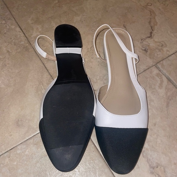 Two Toned Flats Sandals 10.5(43) - Picture 8 of 12